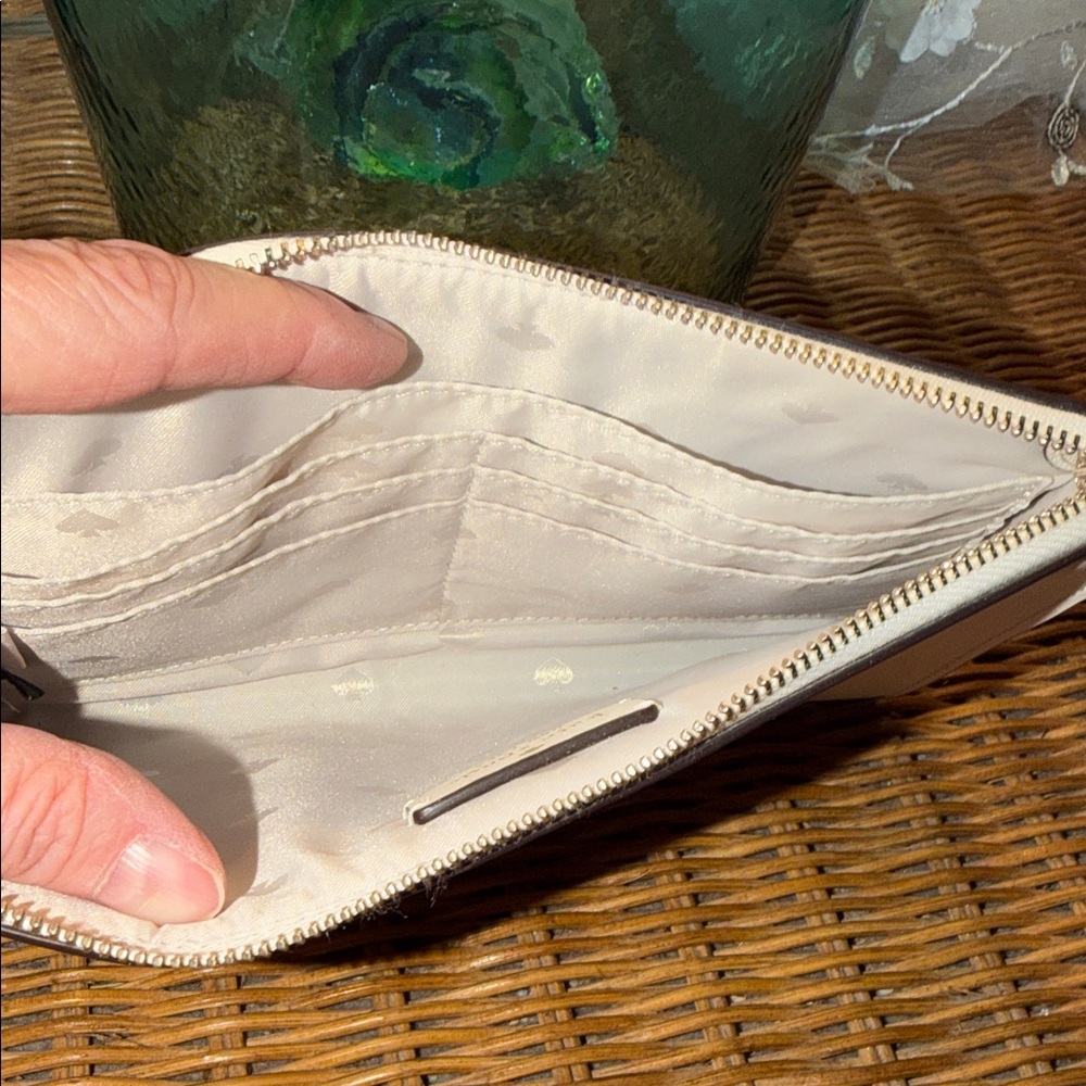 Kate Spade Festive Dachshund Holiday Wristlet in Cream NWOT - Picture 3 of 3